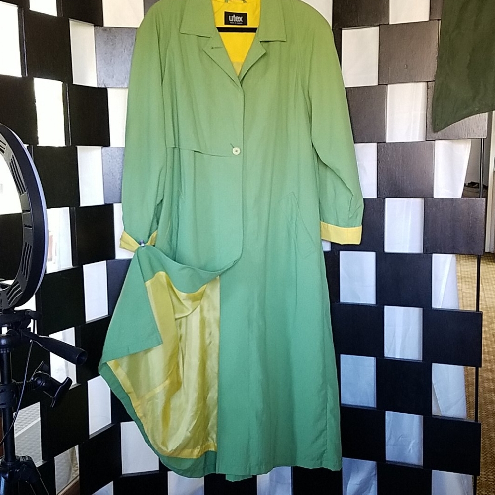 Lightweight trench coat in Spring Green